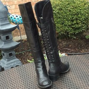 VINCE CAMUTO BOOTS OTK